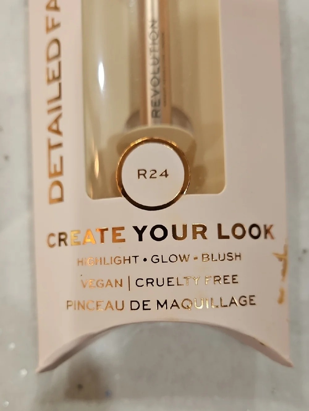 NWT Revolution Pink & Rose Gold‎ Fan Highlighting Brush R24